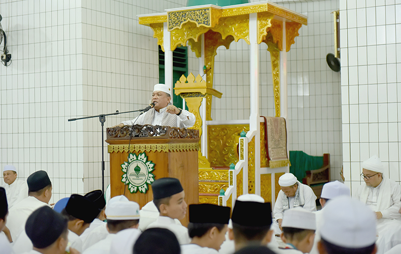 Ustadz Drs H Mahfuz Ikhsan Mengajak Para Santri Pondok Pesantren Babussalam Melakukan Tiga Hijrah.