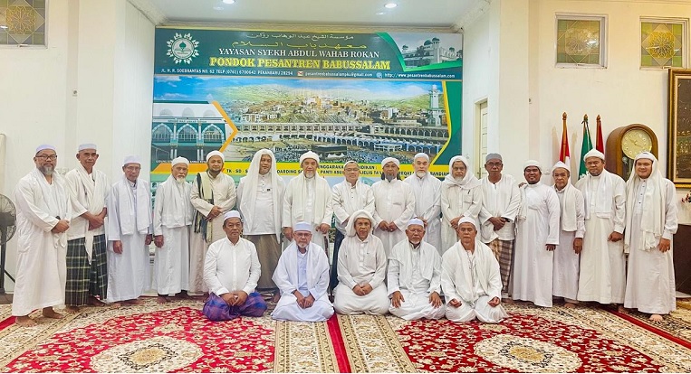  Tuan Guru Sambut Hangat Silaturrahim Sebanyak 36 Muslimin dan Muslimat dari Malaysia