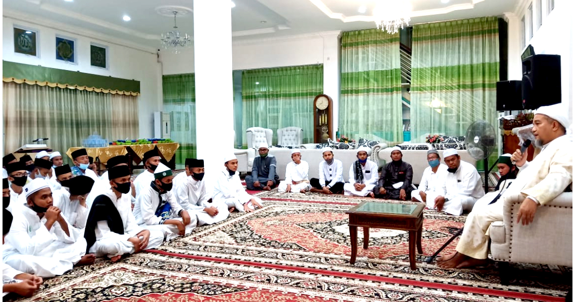 Tuan Guru Syekh Haji Ismail Royan Silaturrahim Dengan Para Santri Baru Pesantren Babussalam