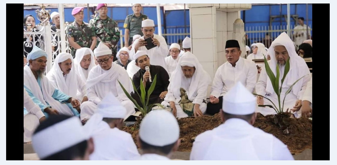 Gubernur Sumut Edy Rahmayadi dan Tuan Guru H Ismail Royan  Ikuti Prosesi Pemakaman Allahyarham