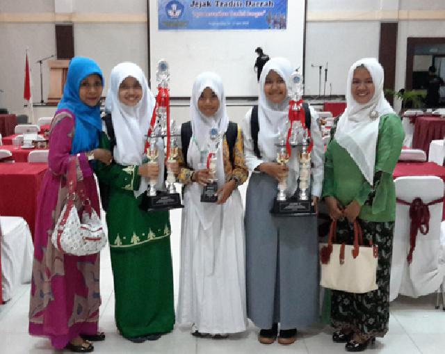 Madu Sialang Bawa Laura Nurul Alfiola  Juara KTI Empat Provinsi di Sumatera