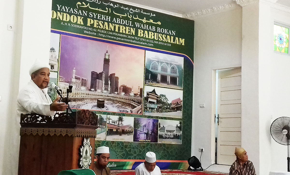 Tuan Guru Ajak Keluarga Besar Pesantren Babussalam Bersih-bersih Sambut Ramadan