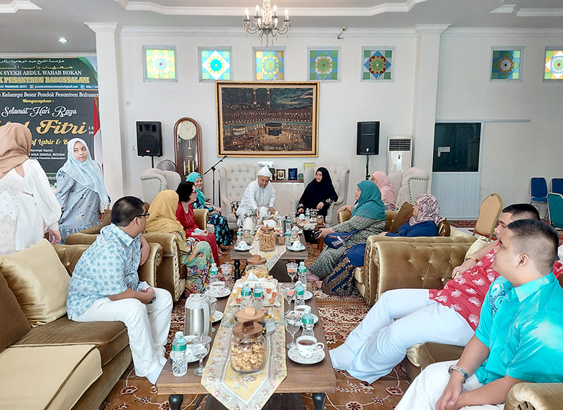 Tuan Guru dan Istri Terima Kunjungan Silaturrahim Tengku Dato' Naizatul Shima