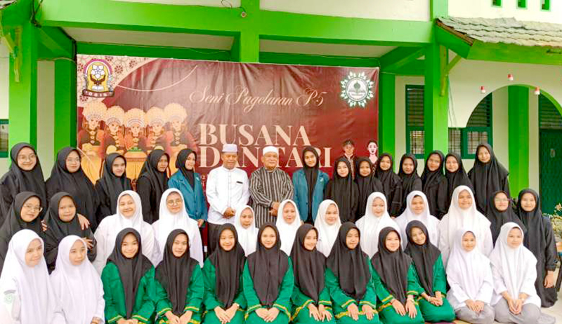 Lepas Purna Bakti 2 Guru, Wakil Ketua OSIS Ucapkan Terima Kasih Dengan Suara Bergetar