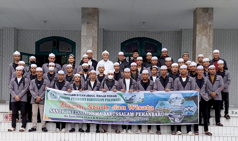Tuan Guru Lepas Rombongan Perdana Ziarah Studi dan Wisata Santri Ponpes Babussalam ke Sumut dan Aceh