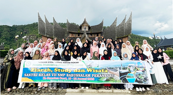 Kenangan Ziarah dan Wisata Santri Kelas VII ke Sumatera Barat 2023