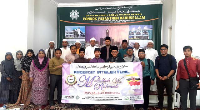 KUPU SB Brunei Kunjungi Pesantren Babussalam, Beri Bantuan Anak Yatim