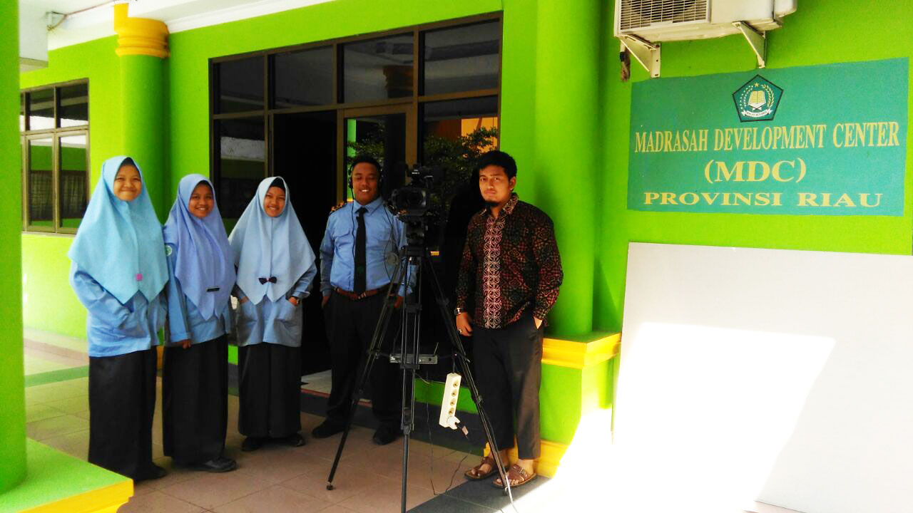 Santri Babussalam juga Praktik di Studio Milik Kanwil Kemenag Riau