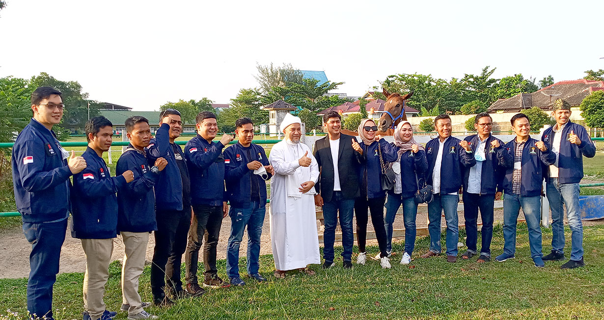 Dikunjungi Calon Ketum Hipmi Riau, Tuan Guru Syekh Haji Ismail Royan Berbagi Pengalaman