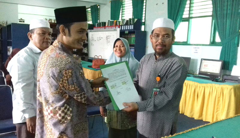 Ustad Badarulaini SPd Lanjutkan Kuliah di Pascasarjana Universitas Riau