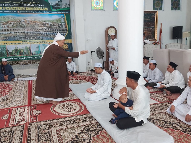 Gelar Acara Tepuk Tepung Tawar untuk Selamatan Pernikahan dan Keturunan Baru