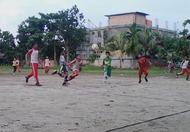 Tim Sepakbola SD Babussalam Menang Atas SD An Namiroh