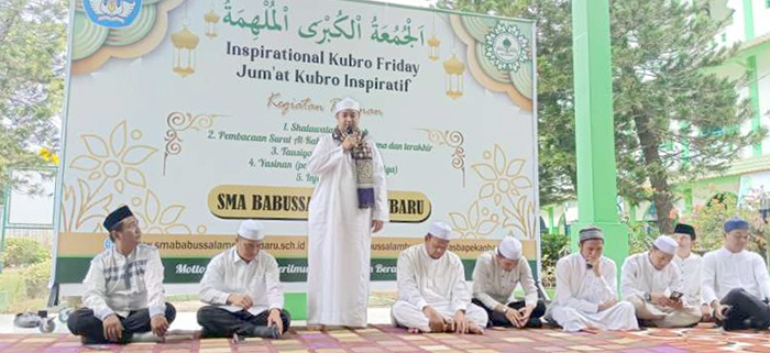 Ustadz Muhammad Ibrara Bicara Tentang Rukun Agama dan Pentingnya Ilmu di Jum'at Kubro Inspiratif