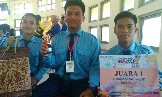 Trio SMA Babussalam Raih Juara 1 Lomba Mading 3D IHSAO PCR