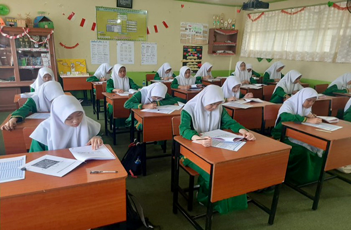 Santriwan-Santriwati Kelas IX SMP Babussalam Ikuti Try Out Perdana 2023