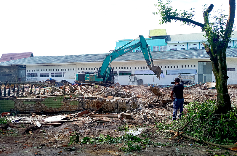 Lokasi Ground Breaking Gedung Auditorium Ponpes Babussalam Sedang Dibersihkan