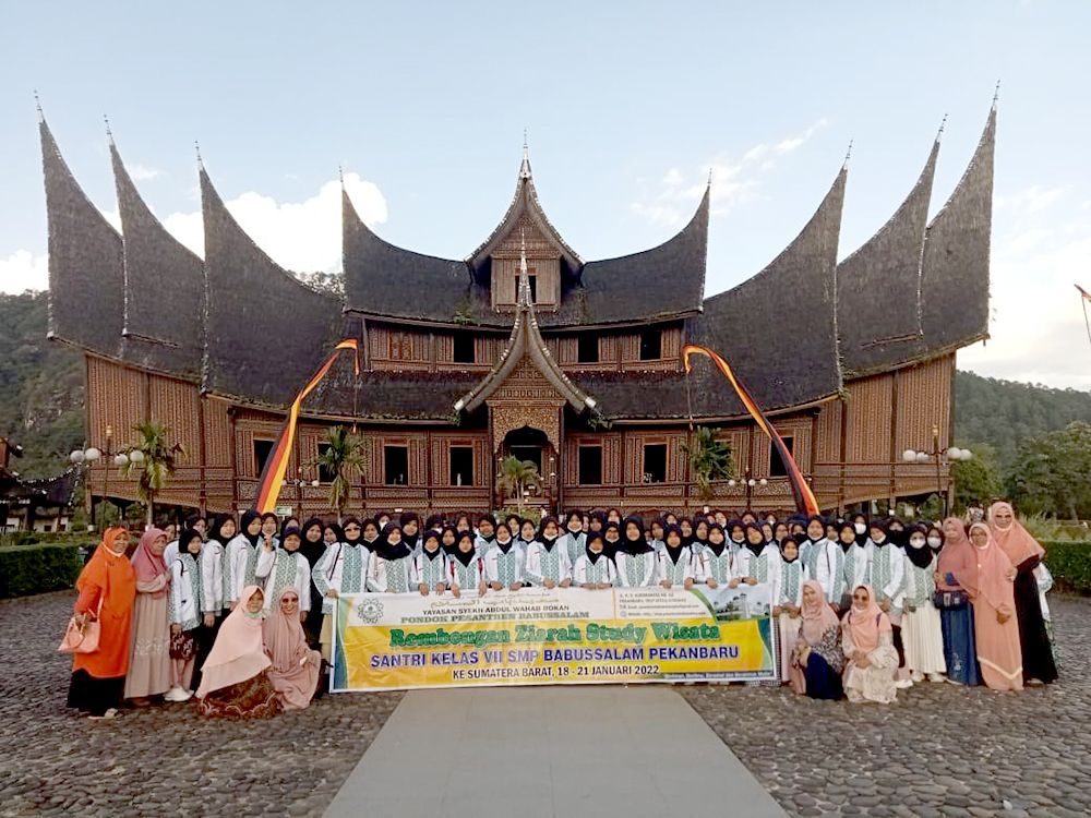 Mengenal Sekilas Istana Pagaruyung, Yang Dikunjungi Santri SMP Pondok Pesantren Babussalam